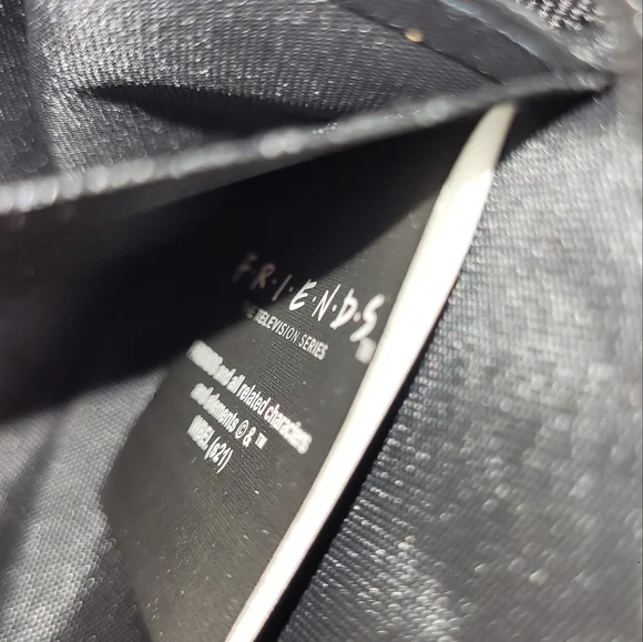 F•R•I•E•N•D•S zip-around wallet - Picture 3 of 16